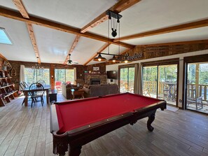Spielezimmer