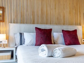 2 habitaciones, tabla de planchar con plancha, cuna de viaje y wifi 