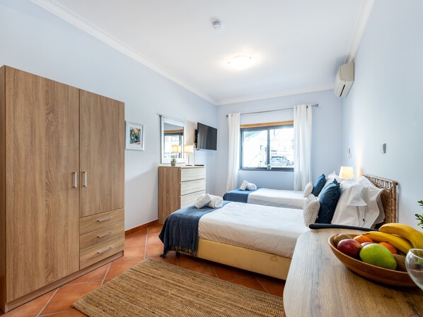 Bügeleisen/Bügelbrett, WLAN, Bettwäsche