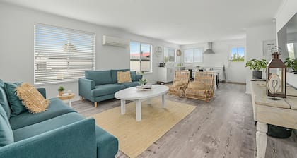Beachside Cottage : 3 BR, 1 BA in Hawley Beach, Sleeps 6
