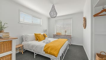 3 bedrooms, iron/ironing board, free WiFi, bed sheets