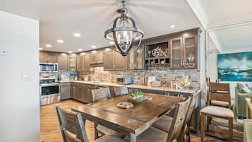 Condo, 2 Bedrooms | Private kitchen | Fridge, oven, coffee/tea maker, toaster