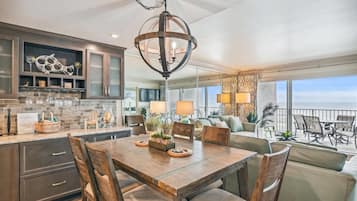 Condo, 2 Bedrooms | Dining