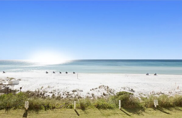 Condo, 2 quartos | Praia | Na praia 