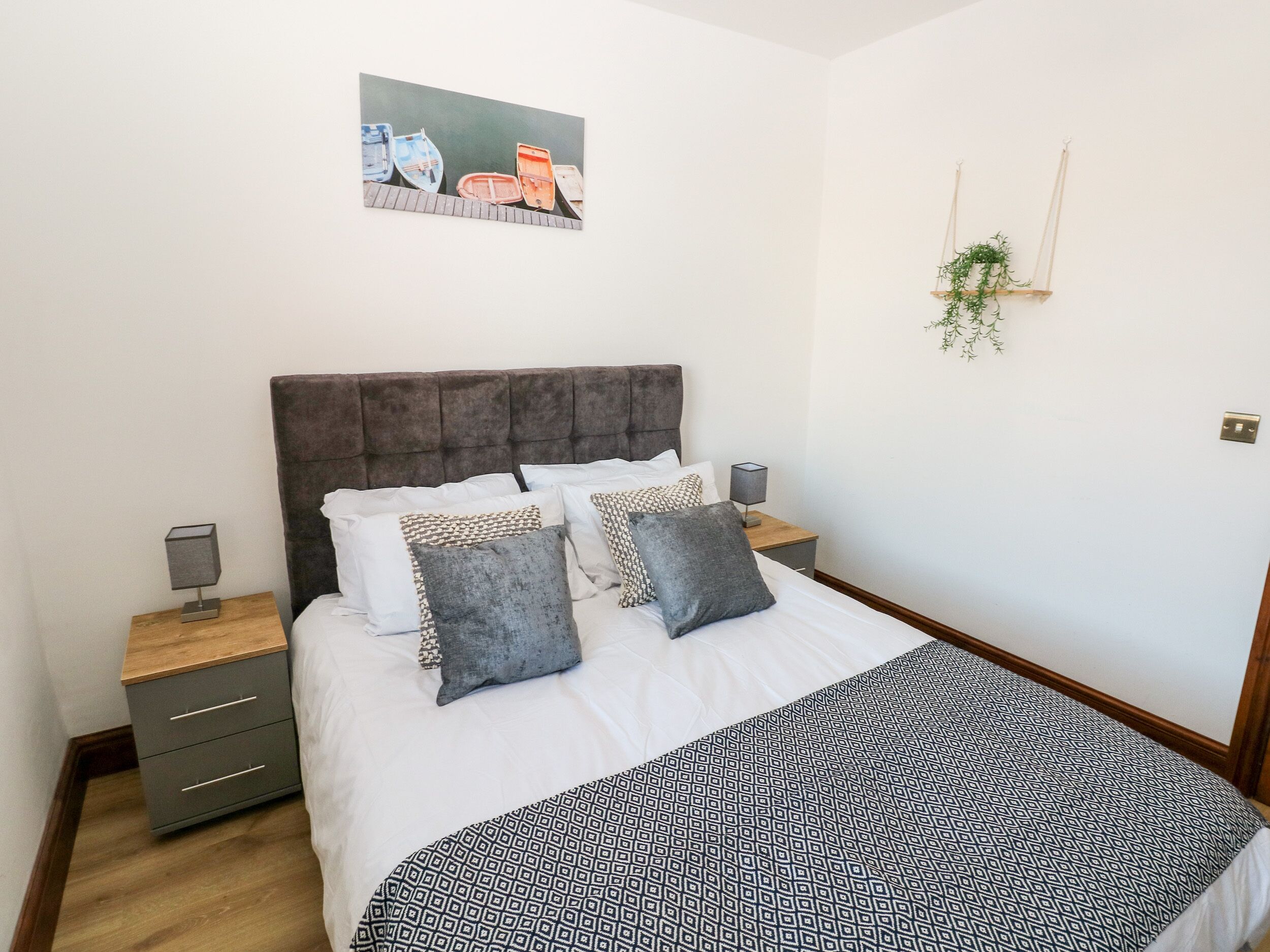 2 bedrooms, individually decorated, individually furnished, free WiFi