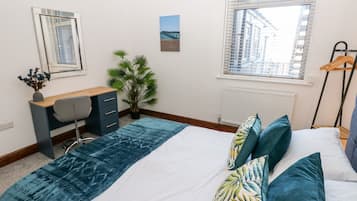 2 quartos, individualmente decorados, individualmente mobiliados