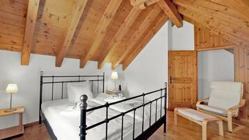 Standard-Chalet, Mehrere Schlafzimmer, 2 Bäder, Bergseite (Rustico Esterina)
