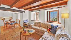 Nhà gỗ Tiêu chuẩn, 2 phòng ngủ, 2 phòng tắm, cạnh núi (Rustico Esterina in Val Verzasca for) | Khu phòng khách