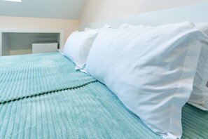 Iron/ironing board, free WiFi, bed sheets