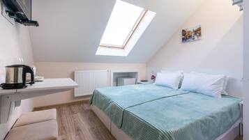 Iron/ironing board, free WiFi, bed sheets