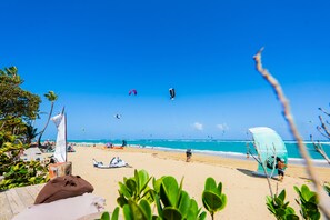 On the beach, sun loungers, beach towels - KiteBeach Oceanfront Groundfloor Studio (Cabarete)