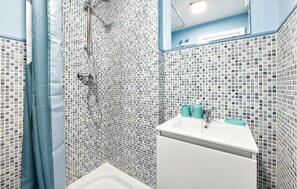 Shower, hair dryer - Duplex con Padel en Panorámica (Sant Jordi)