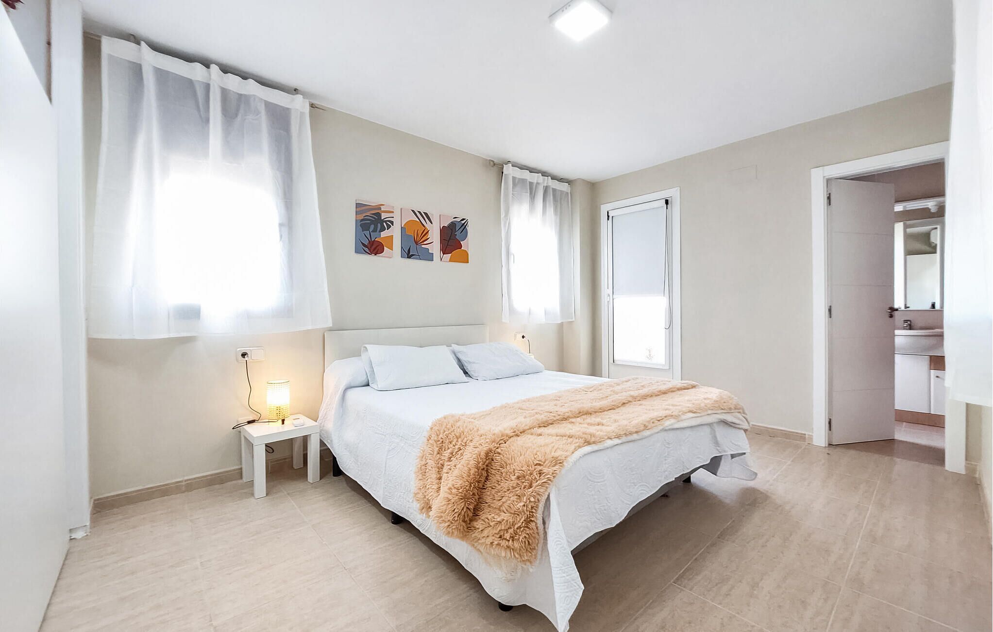 2 slaapkamers, reisbedje, gratis wifi, beddengoed