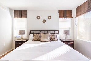 4 Schlafzimmer, Schreibtisch, Bügeleisen/Bügelbrett, kostenloses WLAN