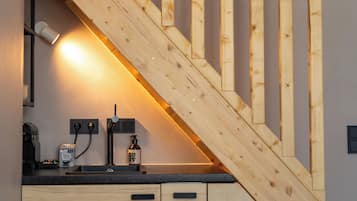 Habitación cuádruple Confort | Cocina privada | Cafetera de espresso, cafetera y tetera, tetera eléctrica y tostadora