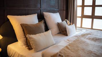 Boutique Curt for 2 (Annex) | Blackout curtains, iron/ironing board, free WiFi, bed sheets