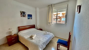 2 slaapkamers, een strijkplank/strijkijzer