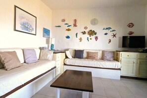 TV - Sea view apartment 150m from the beach (Olbia)