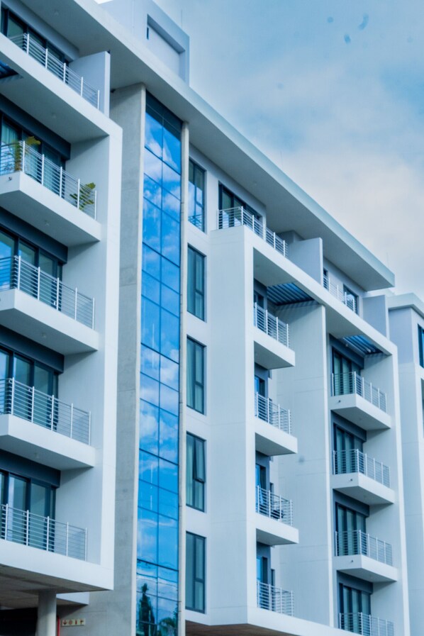 Exterior - Sandton's Finest 2BR/2BA (Sandton)