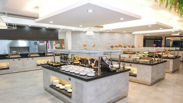 Free daily buffet breakfast