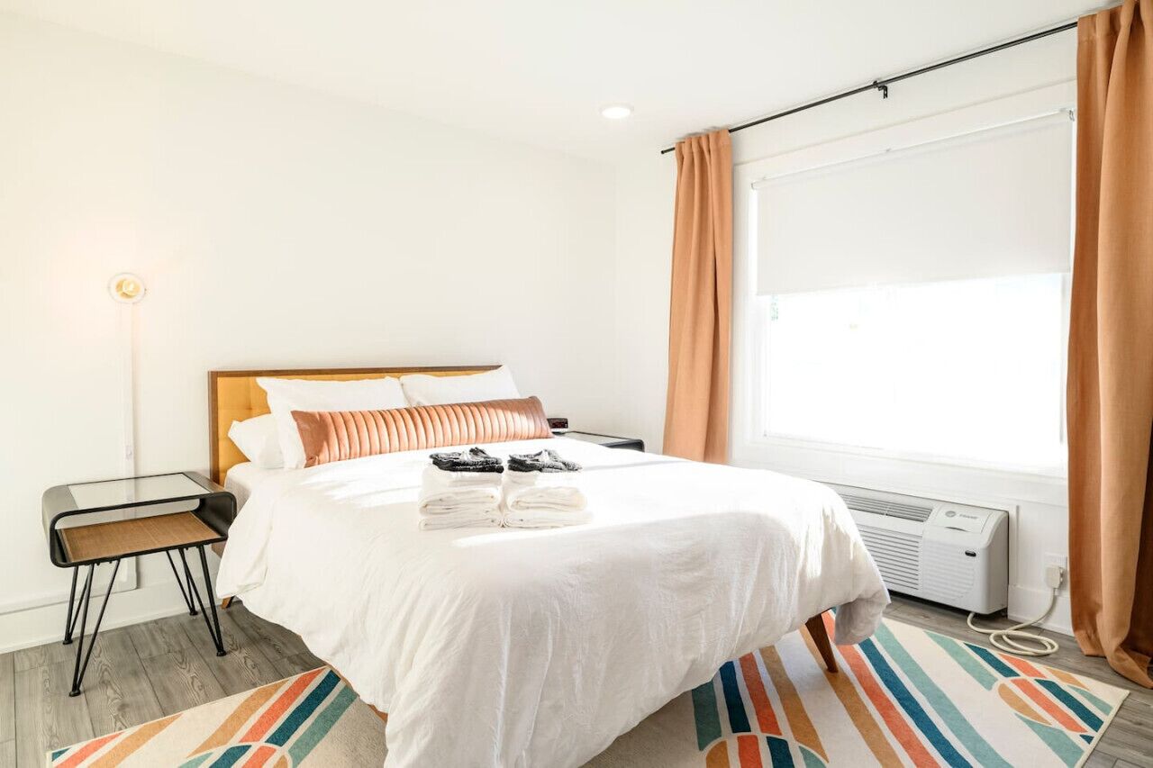 1 makuuhuone, työpöytä, silitysrauta/-lauta, Wi-Fi