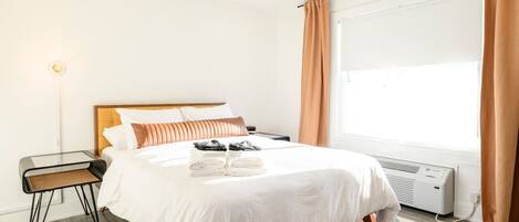 1 makuuhuone, työpöytä, silitysrauta/-lauta, Wi-Fi