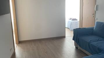 Basic Apartment | Living area