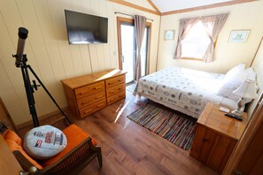 4 bedrooms, iron/ironing board, free WiFi, bed sheets - OS629- Oceanside, Corolla, Sunday Check In, Pet Friendly! (Corolla)