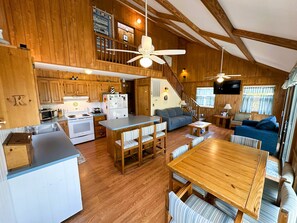 Smart TV, books - OS629- Oceanside, Corolla, Sunday Check In, Pet Friendly! (Corolla)