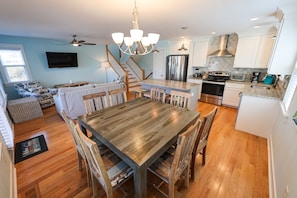 Dining - M931- Sound Side, Corolla, Saturday Check In, Comm. Pool! (Corolla)
