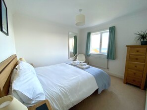 2 chambres, fer et planche à repasser, Wi-Fi gratuit, draps fournis