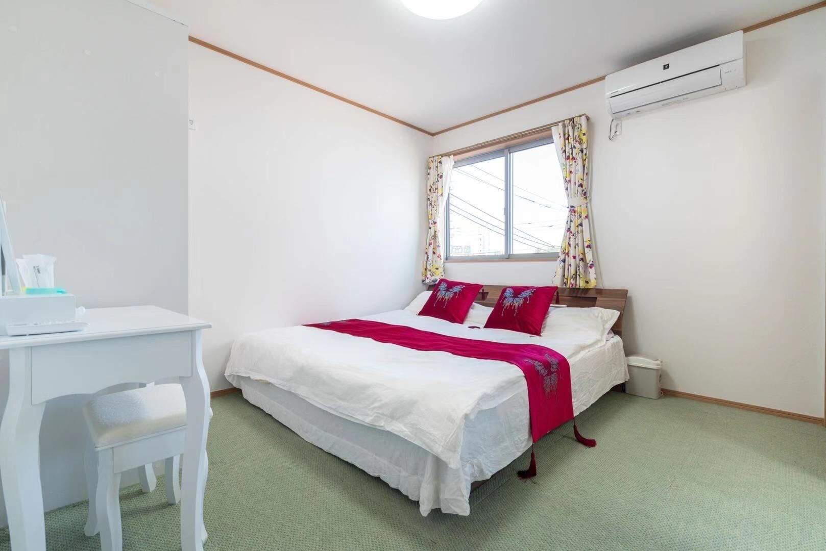 1 dormitorio, tabla de planchar con plancha, wifi y ropa de cama