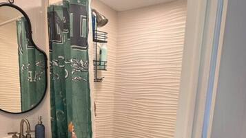 Douche, serviettes fournies