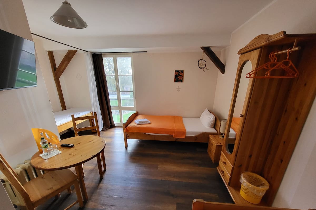 Standard Twin Room | 1 bedroom, individually decorated, desk, laptop workspace