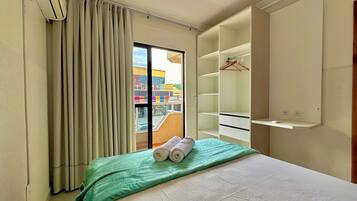 Apartemen | 3 kamar tidur, setrika/meja setrika, dan Wi-Fi gratis