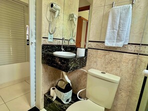 Apartment | Bathroom - Residencial Falcão (Bombinhas)