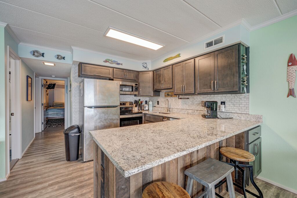 Réfrigérateur, micro-ondes, four, plaque de cuisson