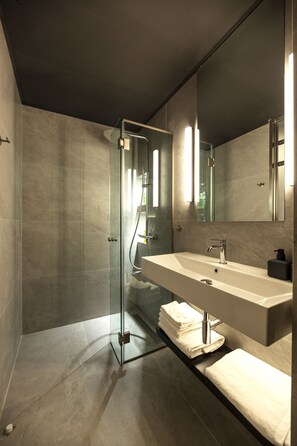 Bruser, hårtørrer, håndklæder, Sæbe