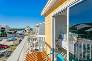 Property grounds - Beautiful 2 Bed, 2 Bath, Pet Friendly Sound View Townhome on Navarre Beach! (Navarre Beach)