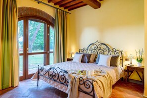 8 habitaciones, tabla de planchar con plancha y wifi gratis 