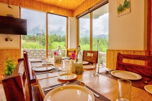 Restaurant - La Aero Resort (Manali)
