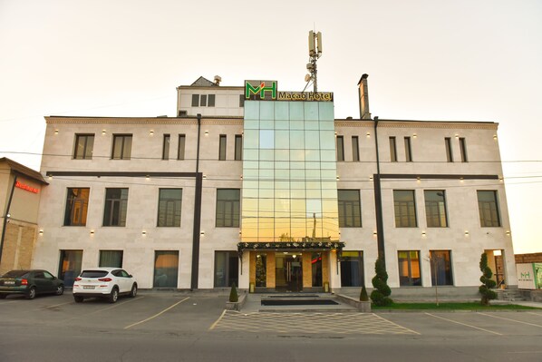 Front of property - Macao Hotel (Yerevan)