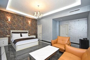 Standard Suite | Premium bedding, Tempur-Pedic beds, minibar, individually decorated - Macao Hotel (Yerevan)