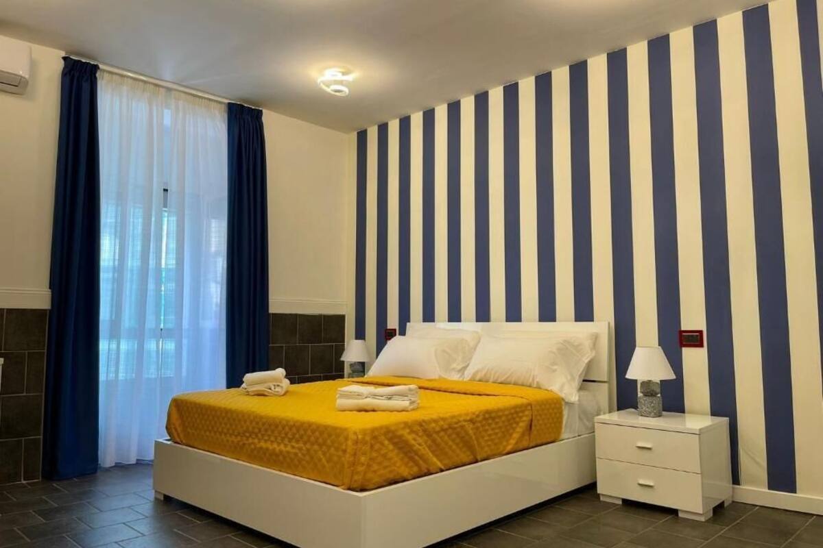 Quarto casal standard | 2 quartos, cofres nos quartos, escrivaninha