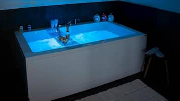 2 chambres, coffres-forts dans les chambres, bureau