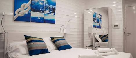 2 chambres, coffres-forts dans les chambres, bureau