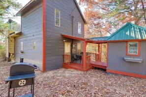 Interior - Modern-rustic Love Cabin in Cosby: Deck + Grill (Cosby)