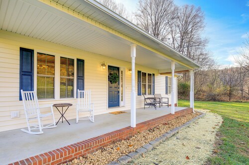 Virginia Escape w/ Patio & Fire Pit, Near Hiking!