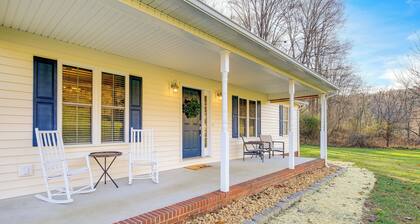 Virginia Escape w/ Patio & Fire Pit, Near Hiking!
