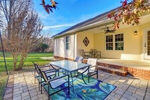 Interior - Virginia Escape w/ Patio & Fire Pit, Near Hiking! (Speedwell)